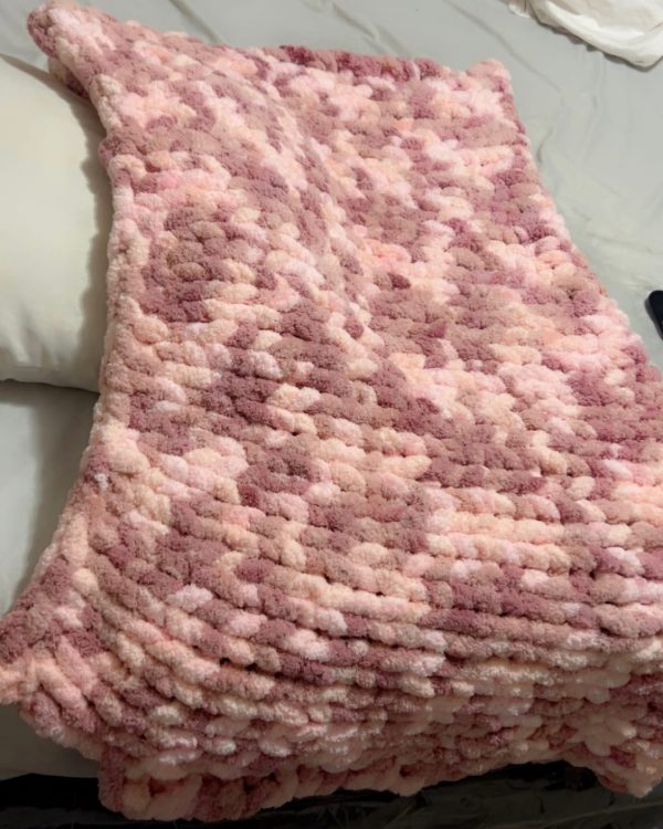 Chunky Knit Blanket — Blush & Rose